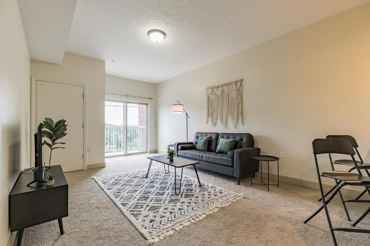 Frontdesk Portal Place Apts Oakland Pittsburgh Bilik gambar